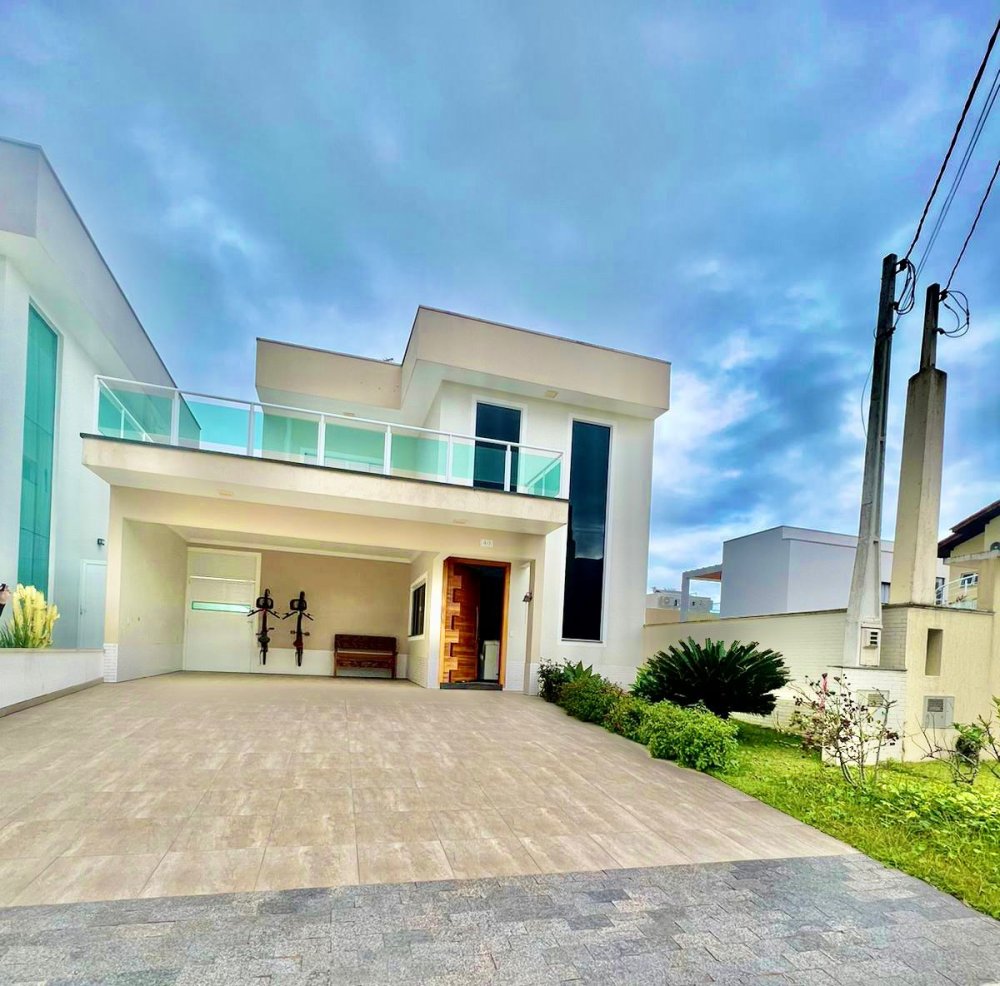 Casa Alto Padrão - Venda - Jardim Guacyra - Itanhaém - SP